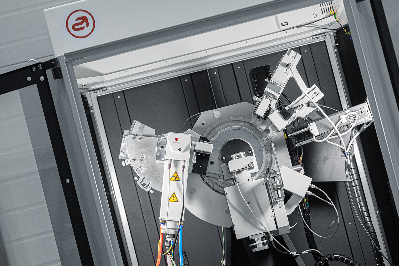 XRF spectrometers and diffractometers
